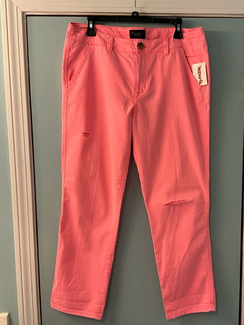 NWT American Eagle Outfitters Pink Straight Leg Torn Jeans